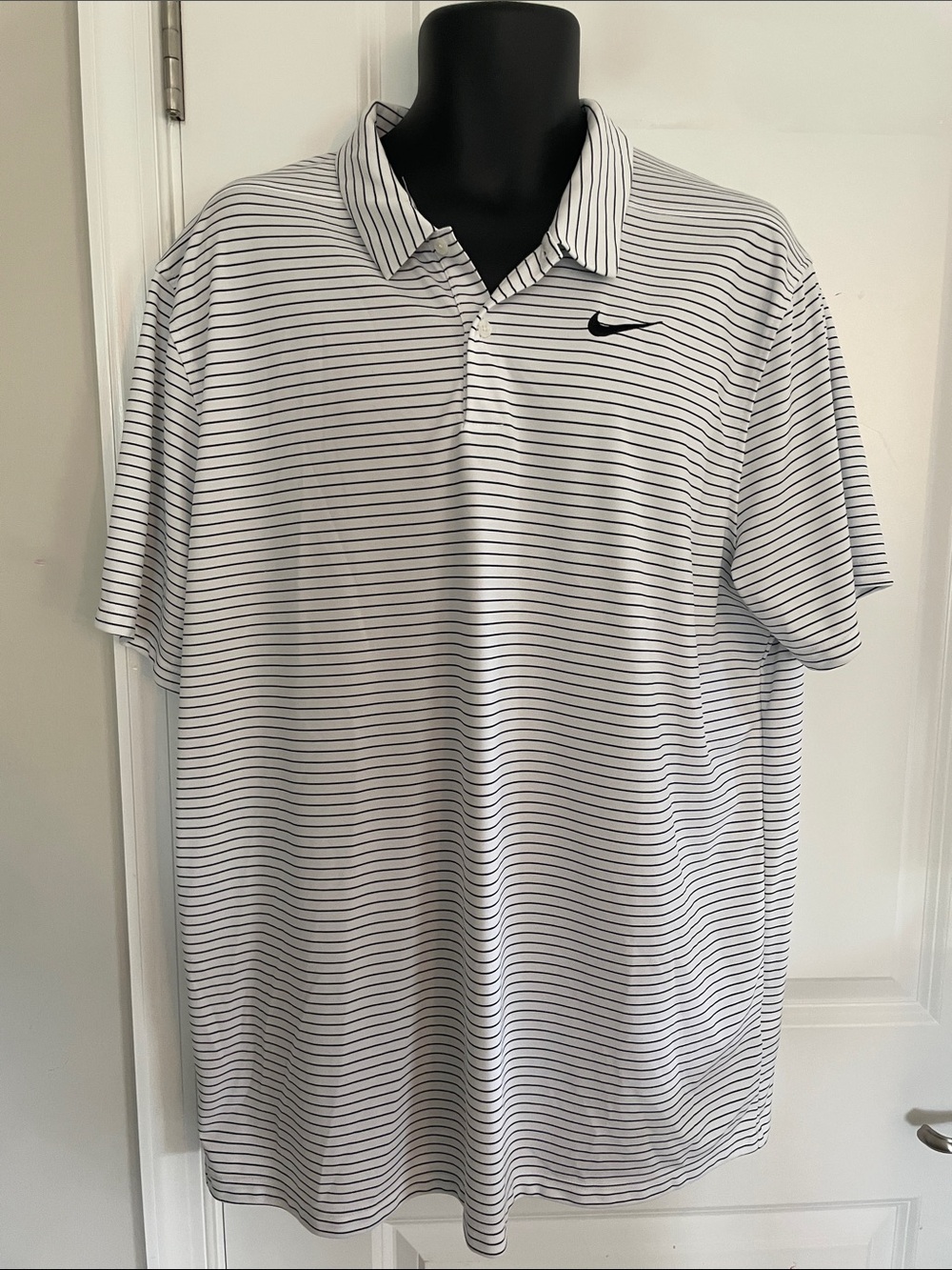 NWOT Nike DryFit White Polo with Thin Black Stripes Sz XL